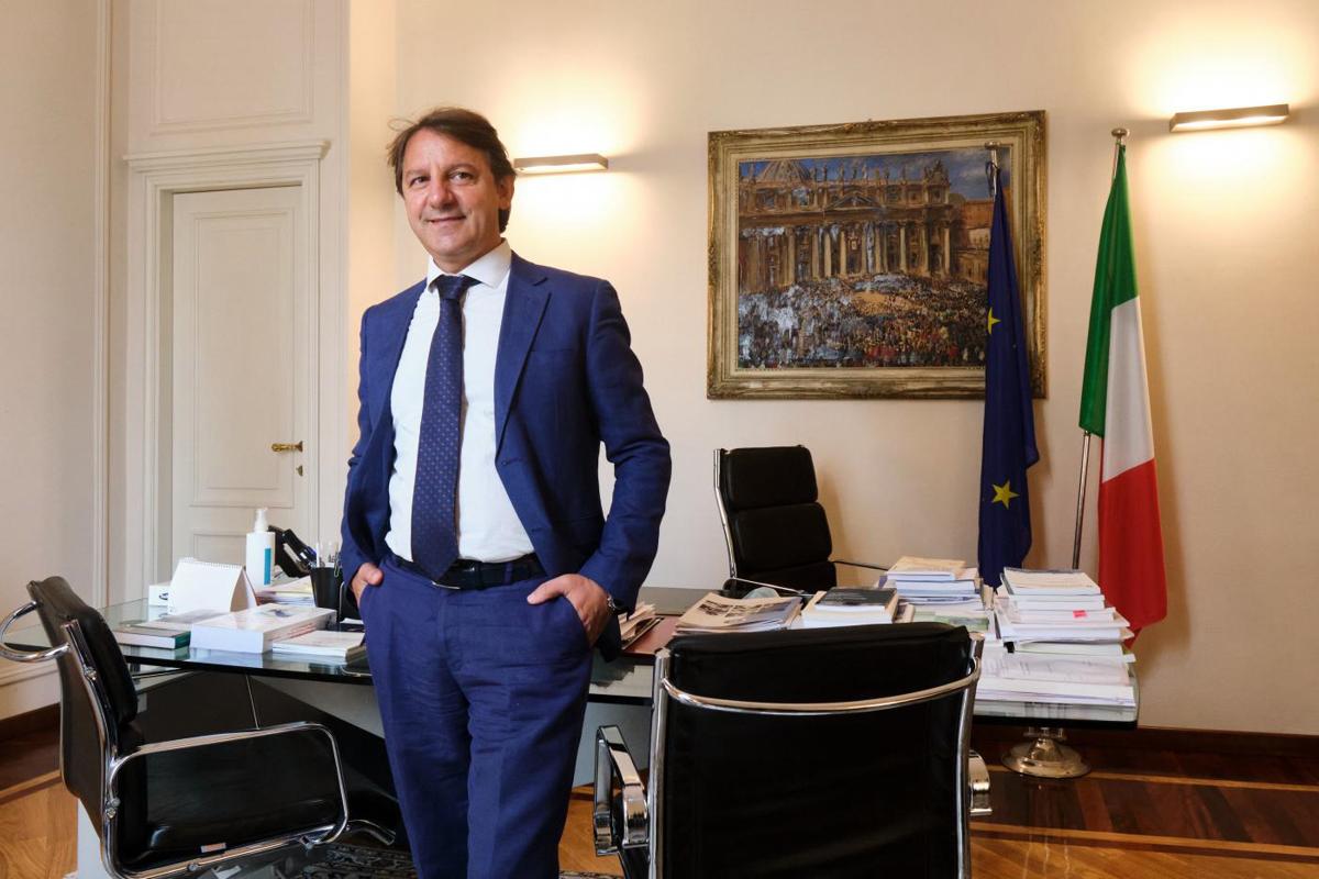 Pensioni, Tridico: “Senza salario minimo assegni poveri per i giovani” Pensioni, Tridico: “Senza salario minimo assegni poveri per i giovani”