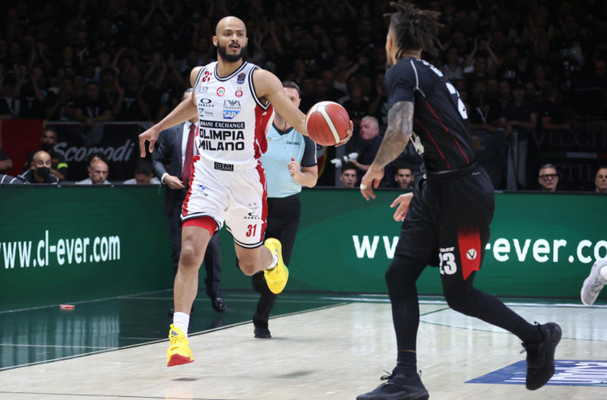 Galleria foto 'Shields trascina l’Olimpia Milano: espugnata Bologna nella sfida scudetto' - foto 1