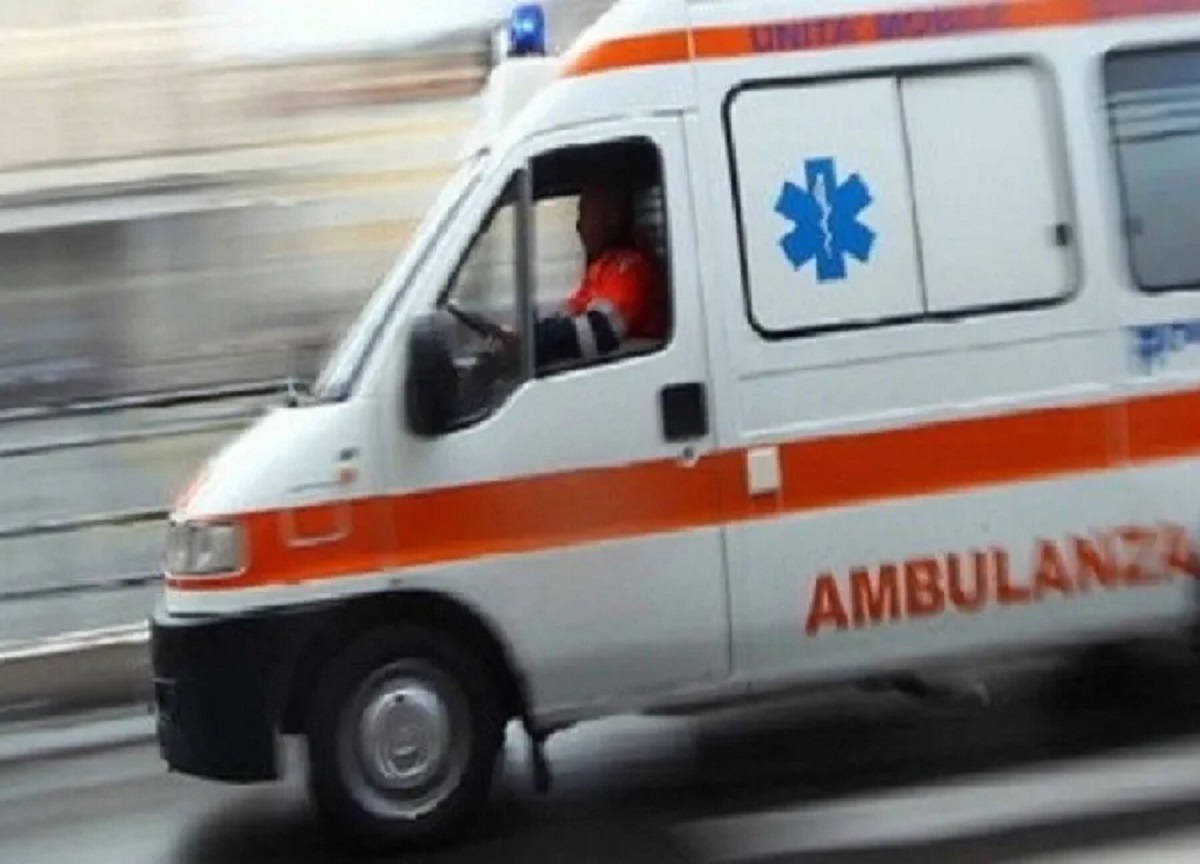 Uomo travolto dal treno a Morbegno Uomo travolto dal treno a Morbegno
