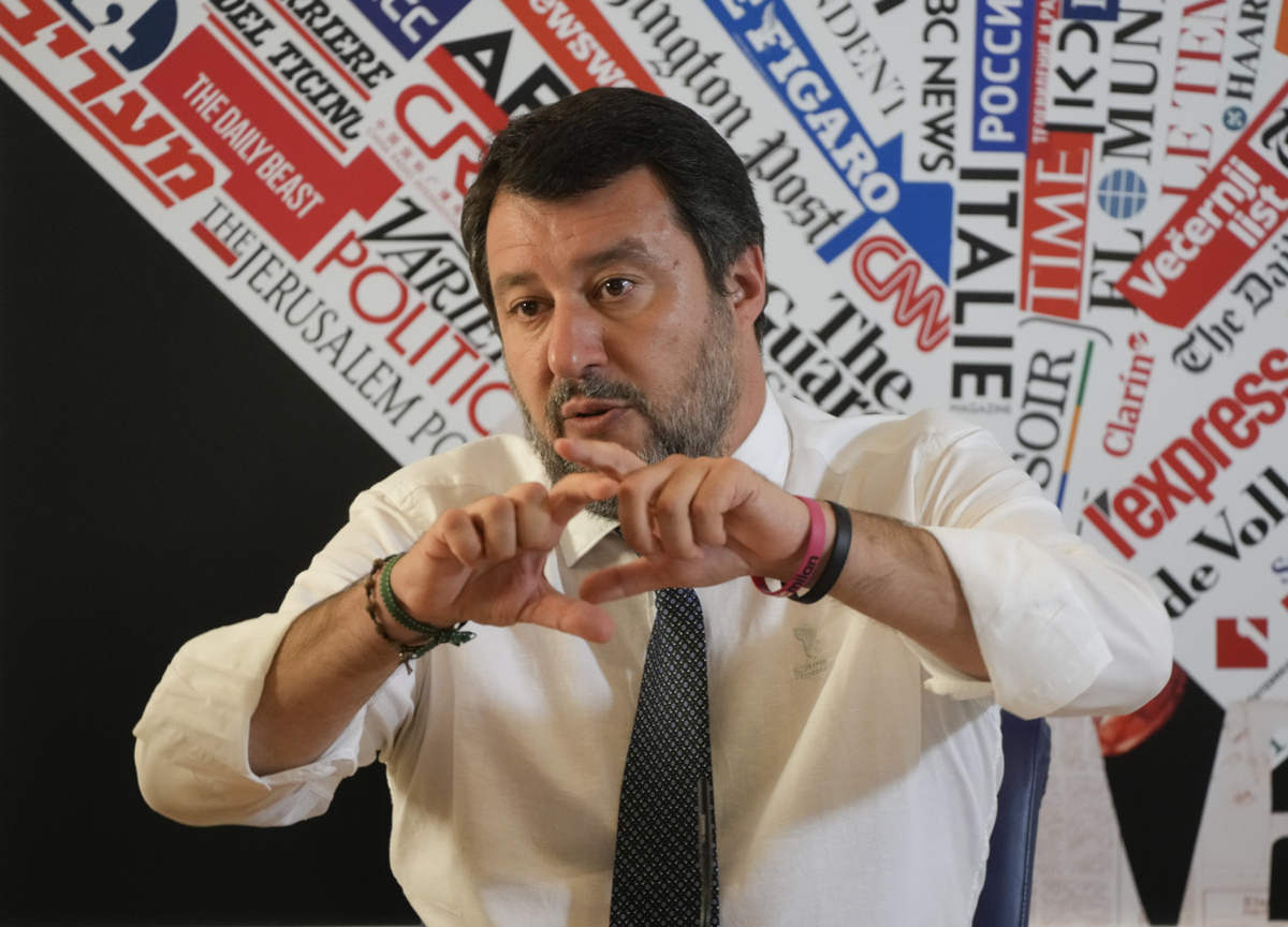Capuano e i problemi con la carta di credito per prenotare il viaggio a Mosca