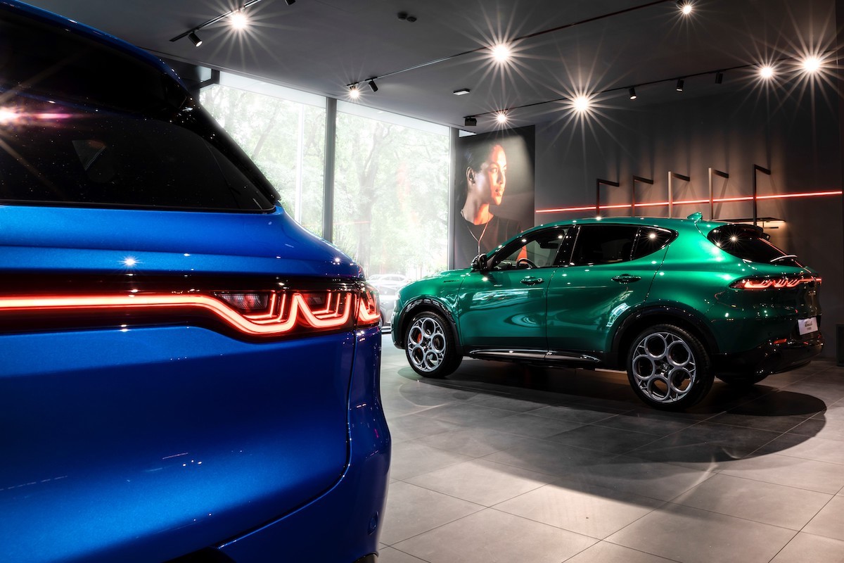 Inaugurato a Milano il primo showroom mondiale di Alfa Romeo Inaugurato a Milano il primo showroom mondiale di Alfa Romeo