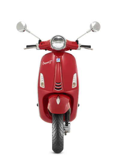 Vespa Elettrica sostiene la lotta di (Red) contro le pandemie