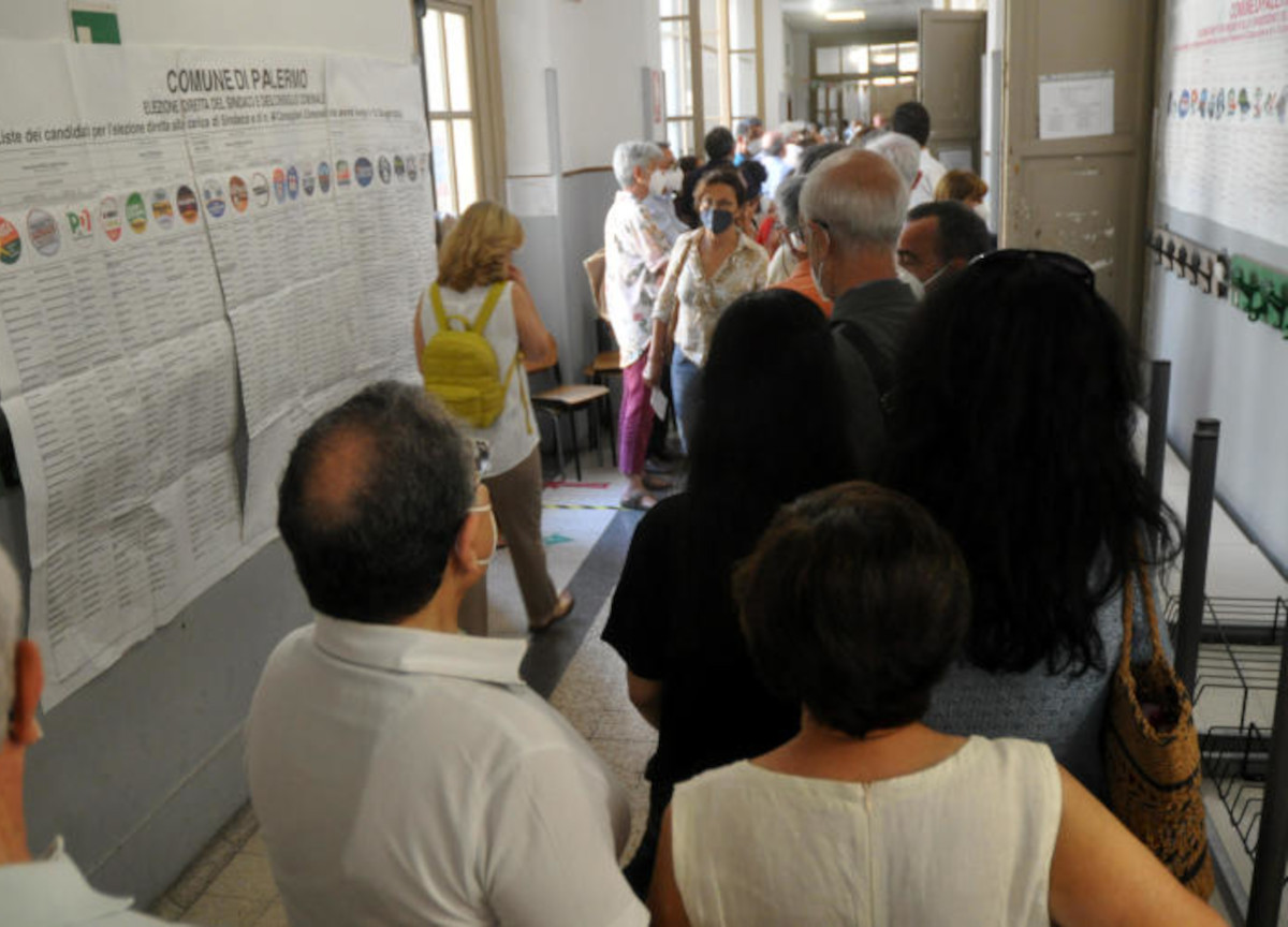 Palermo, i mancati presidenti di seggio: “Pochi 280 € e poi c’era la partita”