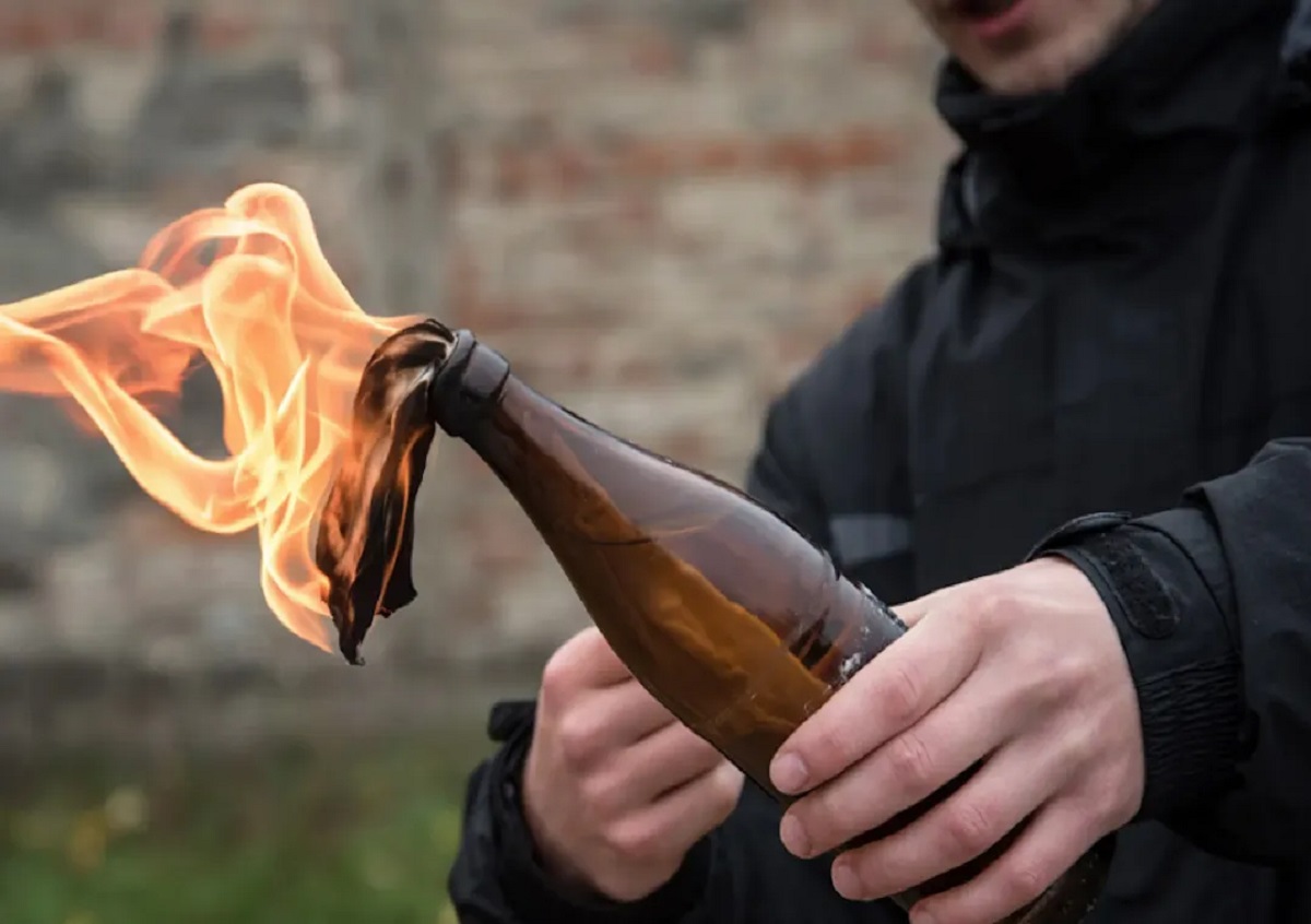 Trezzano sul Naviglio, molotov contro villa confiscata alla mafia Trezzano sul Naviglio, molotov contro villa confiscata alla mafia
