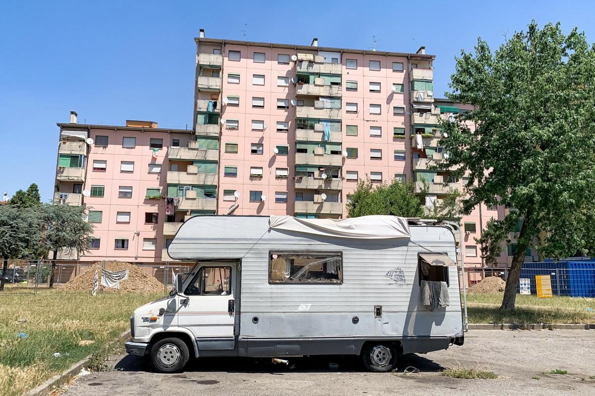 Via Bolla Milano, nel Bronx d’Italia comandano gli occupanti. VIDEO INCHIESTA