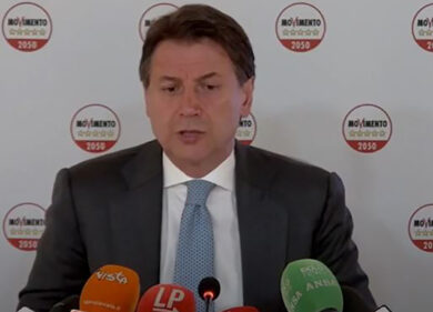 Governo, Conte: “Cittadini ci chiedono di uscire. Ai voti il doppio mandato”