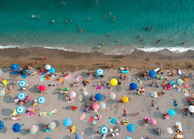 Estate 2022: gli italiani in viaggio superano i livelli pre-pandemia