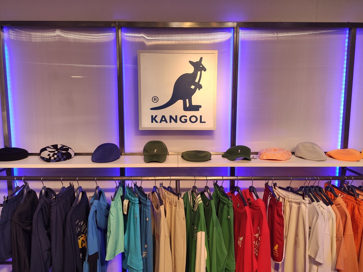 Rino Petino con Number 15 per la gestione della licenza Kangol in South Europe Rino Petino con Number 15 per la gestione della licenza Kangol in South Europe