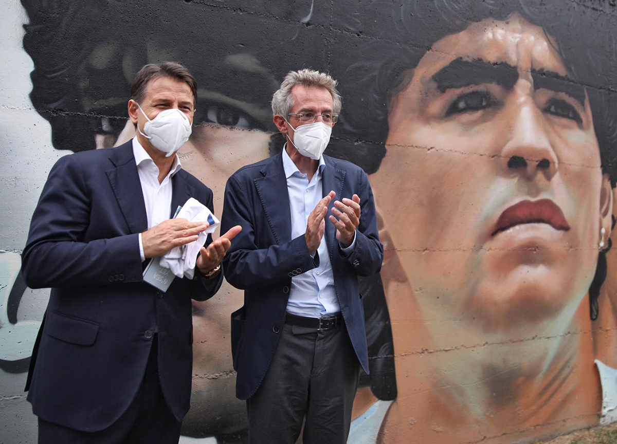 Napoli, stop panni stesi per strada. La protesta: “Colpo alla nostra identità” Napoli, stop panni stesi per strada. La protesta: “Colpo alla nostra identità”