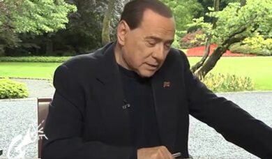 “Berlusconi non riesce a dire Putin”. Il web ha voglia di ridere. VIDEO
