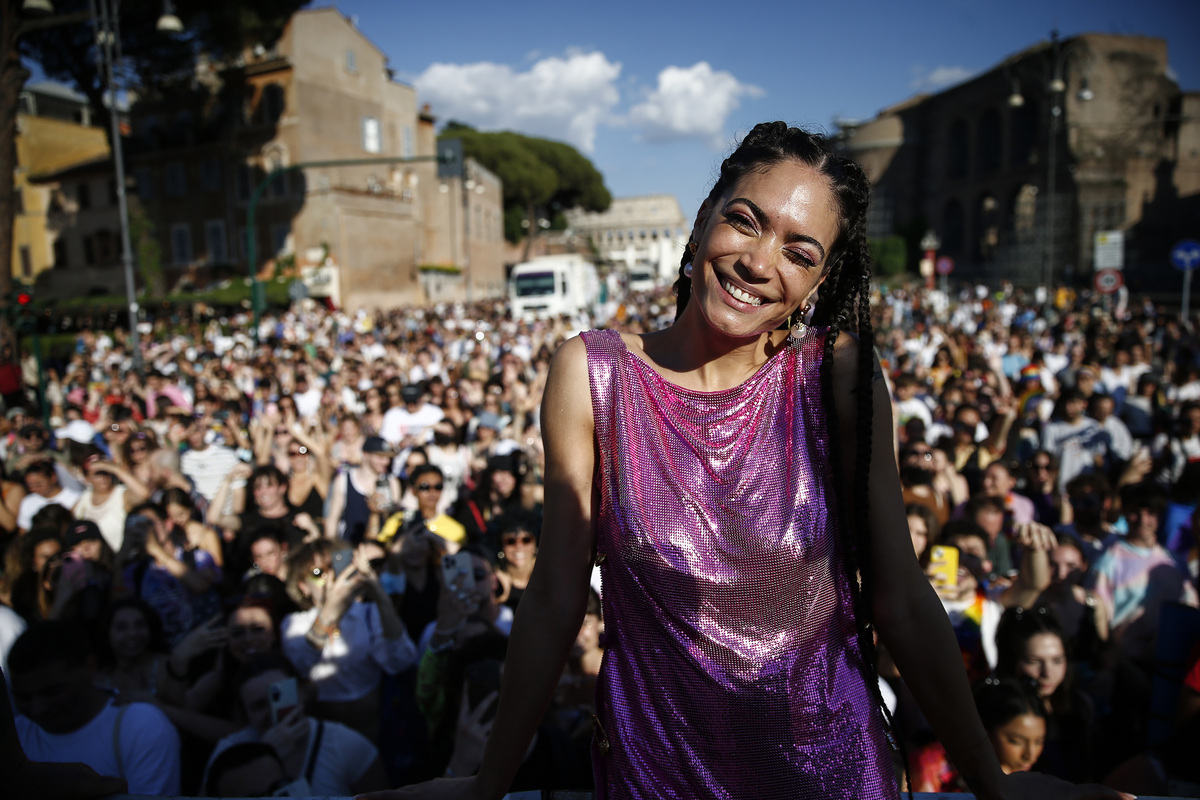 Gay pride e sfilate in tutta Italia: aumentano gli insulti social omofobi Gay pride e sfilate in tutta Italia: aumentano gli insulti social omofobi