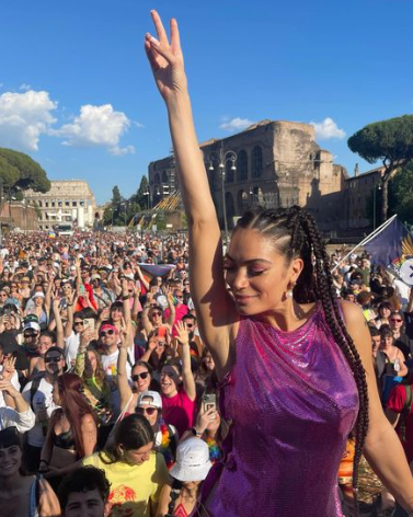 Gay pride e sfilate in tutta Italia: aumentano gli insulti social omofobi Gay pride e sfilate in tutta Italia: aumentano gli insulti social omofobi