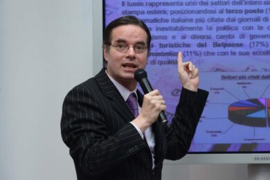 Papalia “drag queen”, Klaus Davi va a processo: “Sgarbi e Luxuria testimoni”