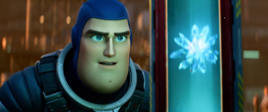 Lightyear, il film Disney bandito in 14 Paesi per il bacio gay