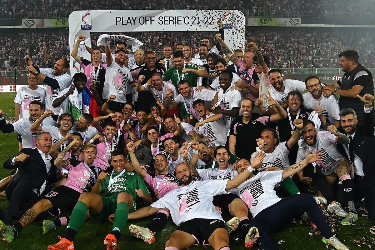 Il Palermo fa gola agli sceicchi: fissato il prezzo a 12 milioni Il Palermo fa gola agli sceicchi: fissato il prezzo a 12 milioni
