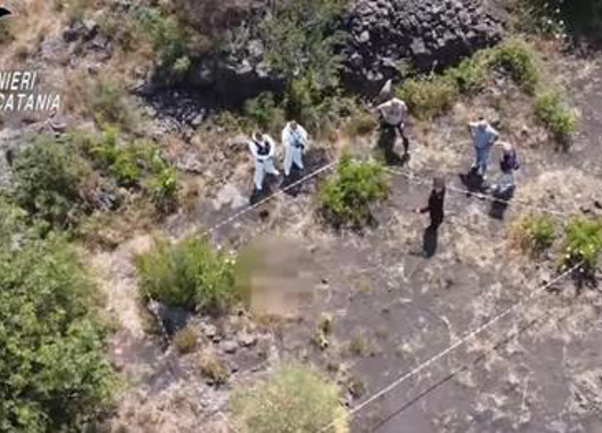 Omicidio Catania, morte tremenda di Elena. Dentro un sacco nero e coltellate Omicidio Catania, morte tremenda di Elena. Dentro un sacco nero e coltellate