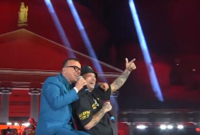 Gigi D’Alessio festeggia i 30 anni di carriera: “È la festa dei napoletani”