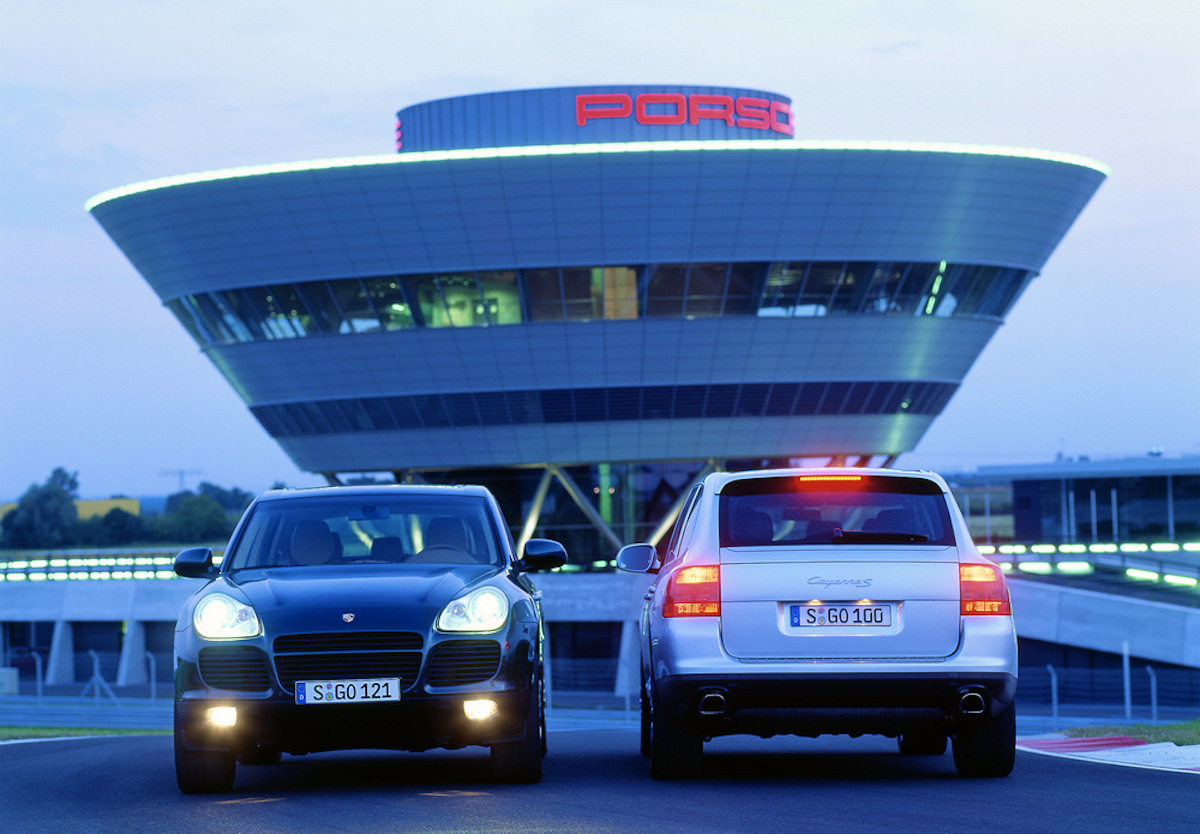 Porsche Cayenne compie vent’anni: tre generazioni di straordinario successo Porsche Cayenne compie vent’anni: tre generazioni di straordinario successo
