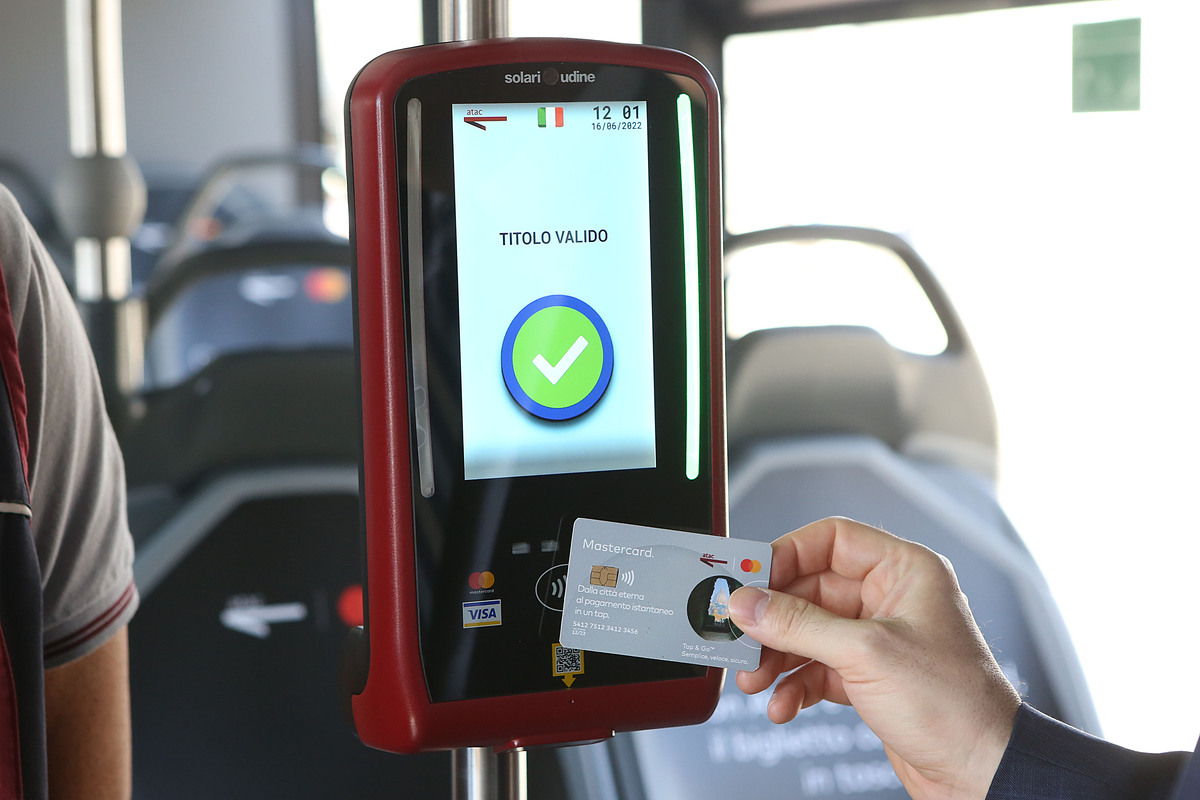 Atac, arriva a Roma il primo bus Tap&Go Atac, arriva a Roma il primo bus Tap&Go