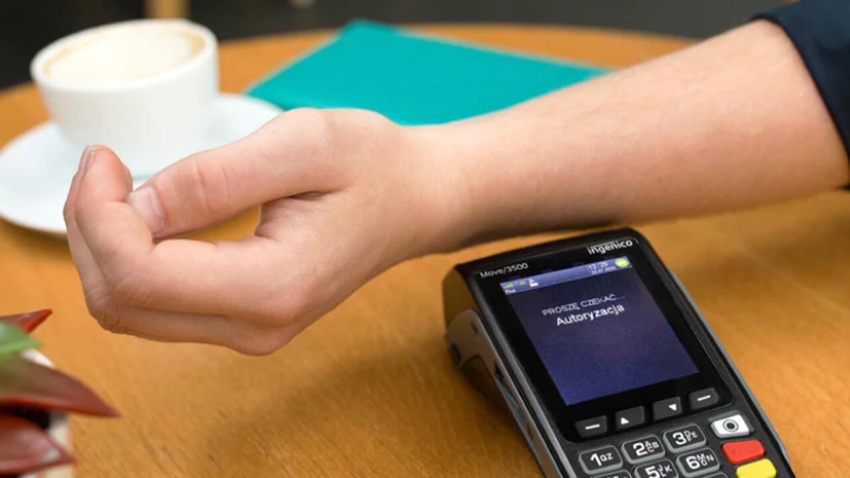 Pagamenti digitali, stop al bancomat: ora si usano i microchip sottopelle Pagamenti digitali, stop al bancomat: ora si usano i microchip sottopelle