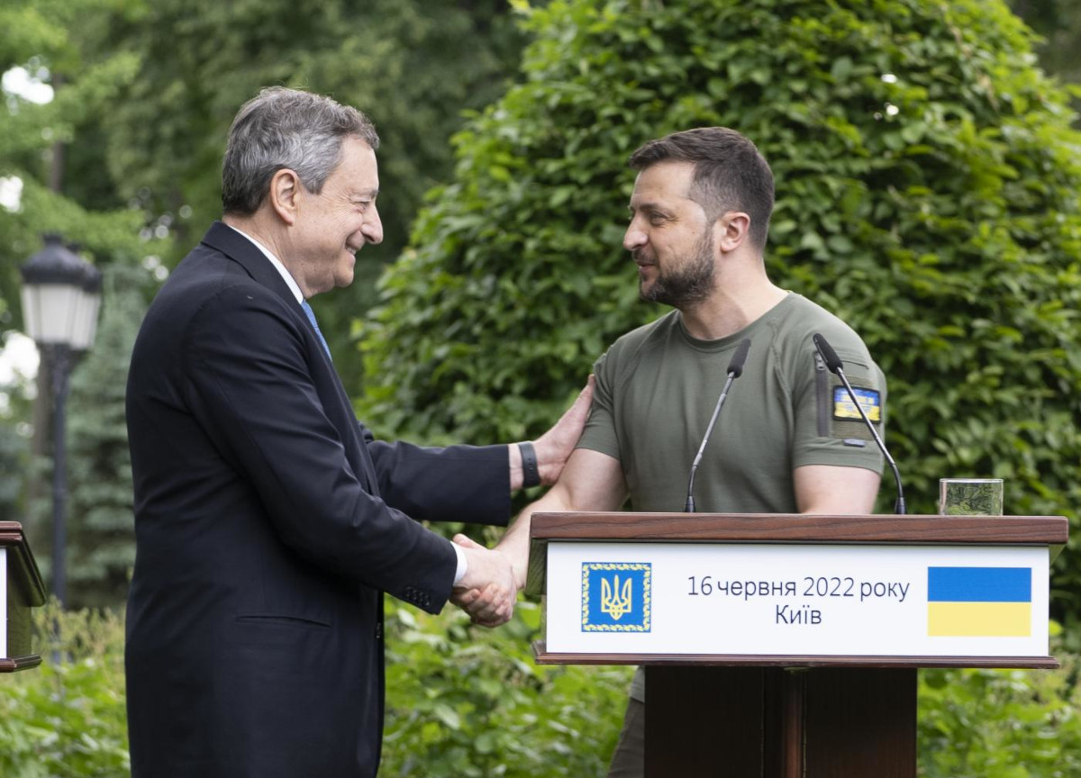 Guerra, potente esplosione in Donbass: “Fungo di origine chimica in cielo”