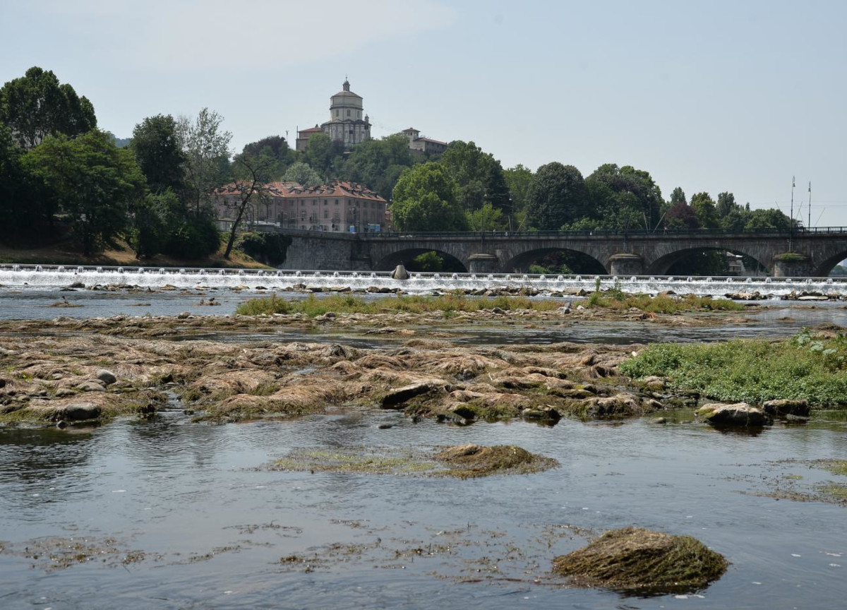 Siccità, il Garda non cede acqua al Po: “Ci serve”. Fontana: duriamo 15 giorni