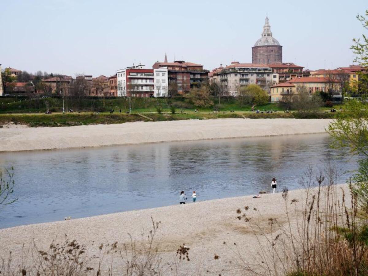 Siccità, il Garda non cede acqua al Po: “Ci serve”. Fontana: duriamo 15 giorni