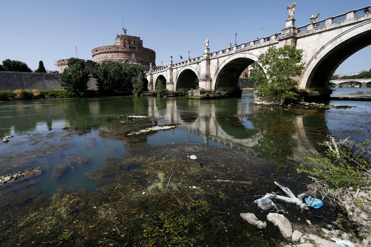 Siccità, il Lazio resta senza acqua: Zingaretti dichiara lo stato di calamità Siccità, il Lazio resta senza acqua: Zingaretti dichiara lo stato di calamità