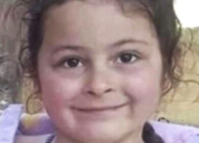 Omicidio Catania: palloncini e applausi al funerale della piccola Elena