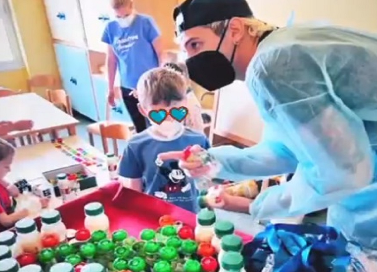 Achille Lauro (e Spiderman): visita ai bambini dell’ospedale San Donato. FOTO
