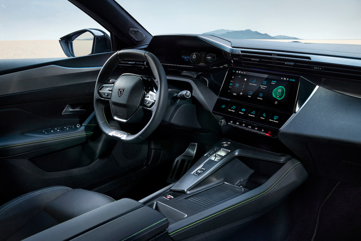 Nuova Peugeot 408: capace di rompere gli schemi Nuova Peugeot 408: capace di rompere gli schemi
