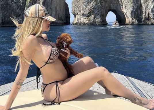 Il figlio di Chiara Nasti e Zaccagni battezzato al Colosseo dal Papa in kayak Il figlio di Chiara Nasti e Zaccagni battezzato al Colosseo dal Papa in kayak