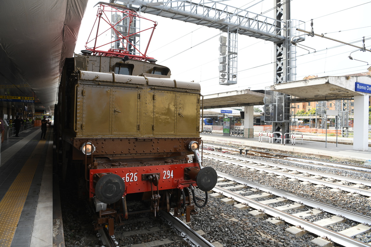 FS Italiane, un francobollo per i 100 anni della locomotiva E.431 FS Italiane, un francobollo per i 100 anni della locomotiva E.431