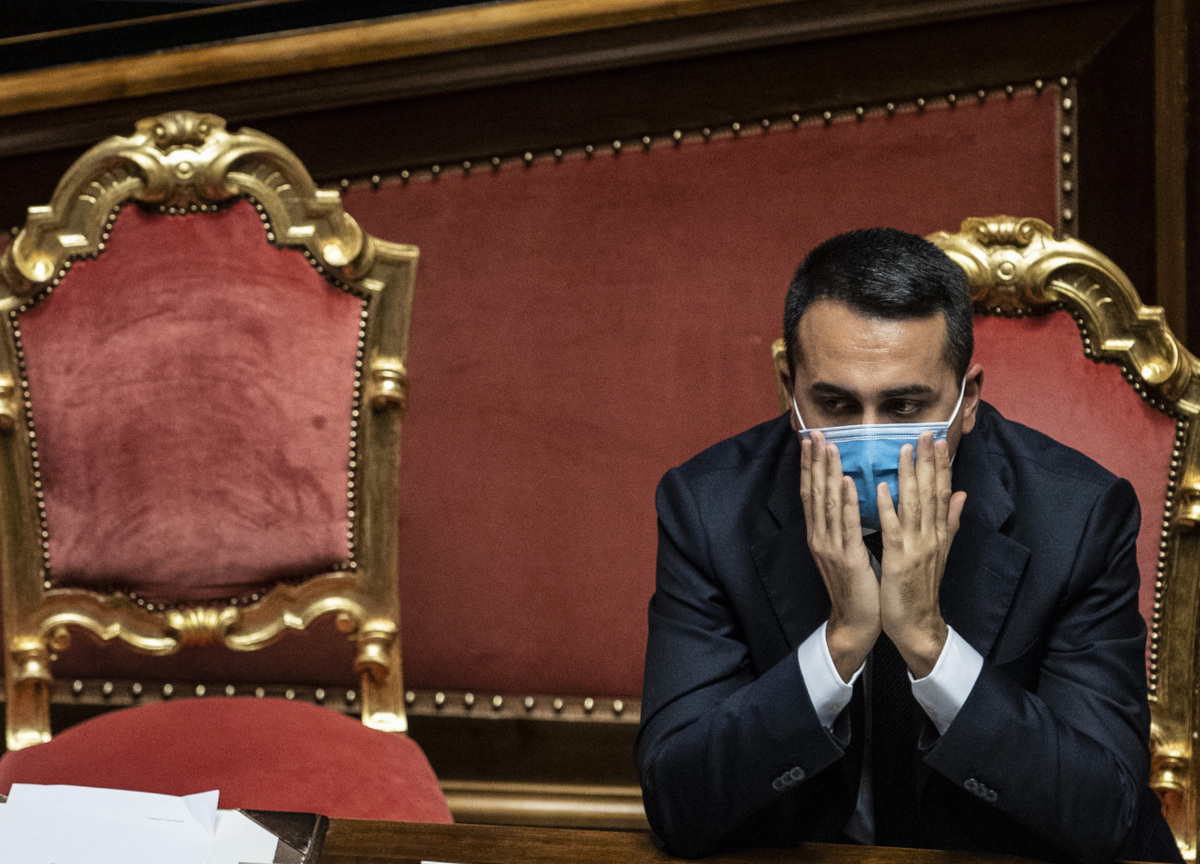 Galleria foto 'Sondaggio, Di Maio flop (1%). La scissione fa risalire i 5 Stelle' - foto 1
