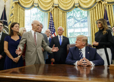 Processo Trump, l’accusa. “Un satellite italiano ha trasferito voti a Biden”
