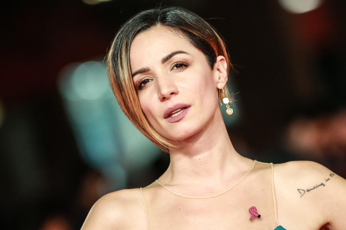 Andrea Delogu: “Sono innamorata di un 23enne, mi incazzo con chi dice toy boy”