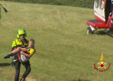 Bimbo scomparso nel bellunese: ritrovato dopo la notte nei boschi