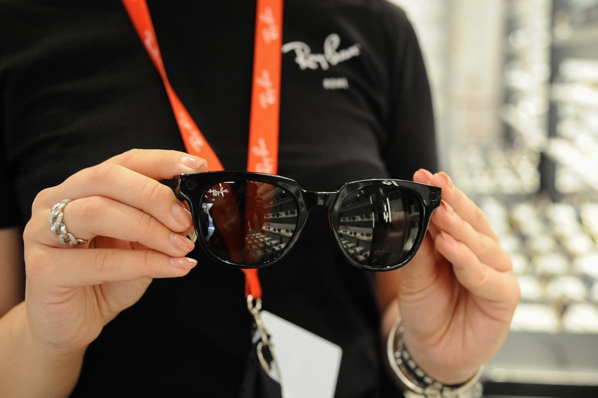 EssilorLuxottica e Meta: ecco i nuovi Smart Glasses Ray-Ban Stories EssilorLuxottica e Meta: ecco i nuovi Smart Glasses Ray-Ban Stories