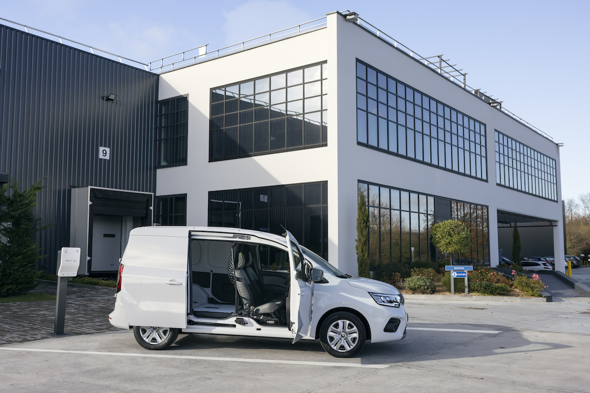 Renault elettrifica la gamma commerciale con Kangoo van e-tech Renault elettrifica la gamma commerciale con Kangoo van e-tech