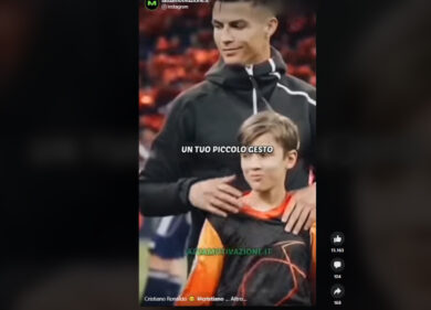 Cristiano Ronaldo, il piccolo grande gesto di CR7 che fa sorridere il bimbo