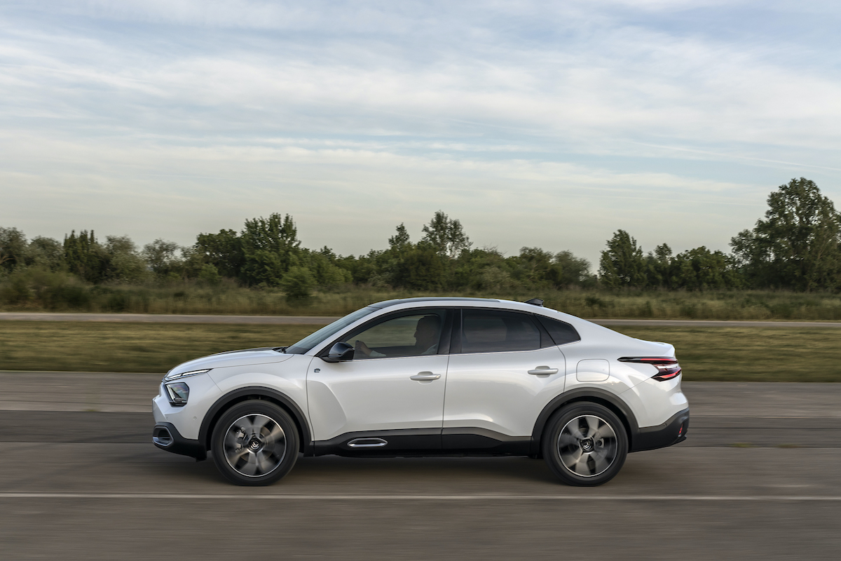 Citroen svela la nuova C4 X e nuova e-C4 X 100% elettrica Citroen svela la nuova C4 X e nuova e-C4 X 100% elettrica
