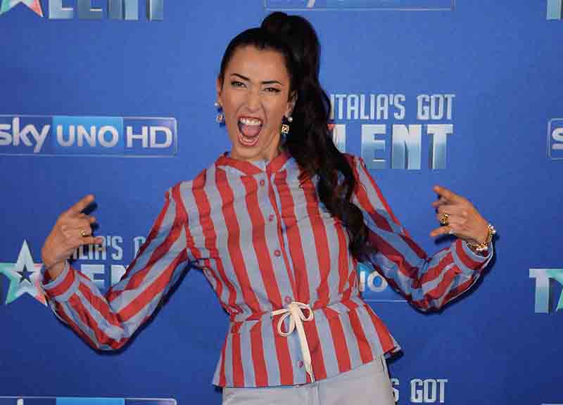 Nina Zilli incanta i fan: “Ma da giovane mi sentivo un mostro” – FOTO Nina Zilli incanta i fan: “Ma da giovane mi sentivo un mostro” – FOTO