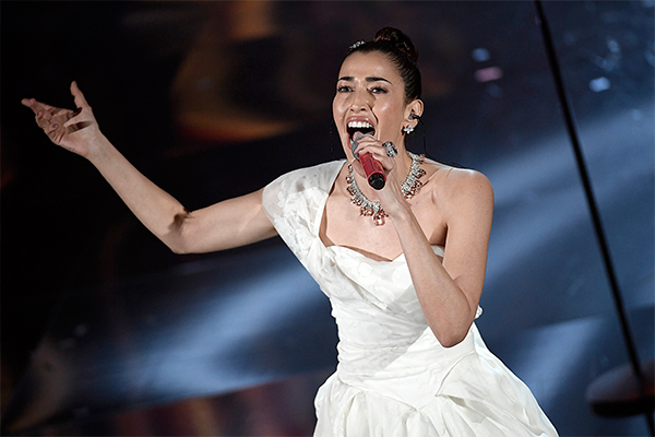 Nina Zilli incanta i fan: “Ma da giovane mi sentivo un mostro” – FOTO Nina Zilli incanta i fan: “Ma da giovane mi sentivo un mostro” – FOTO