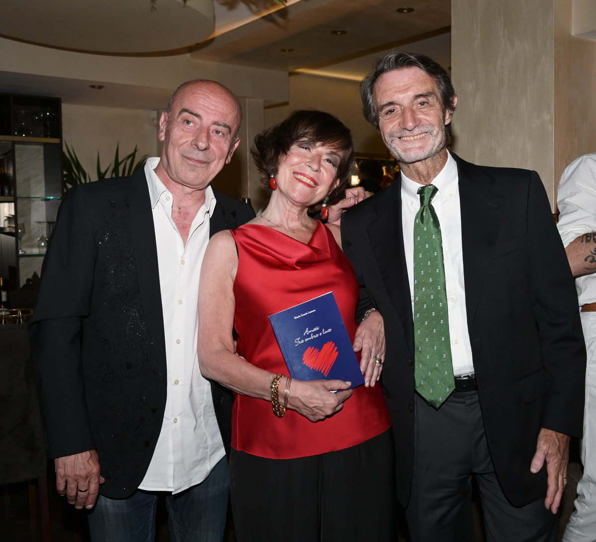 Barbara Bouchet riceve il premio alla Carriera a Milano Barbara Bouchet riceve il premio alla Carriera a Milano