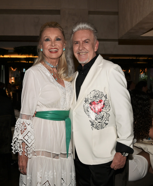 Barbara Bouchet riceve il premio alla Carriera a Milano Barbara Bouchet riceve il premio alla Carriera a Milano