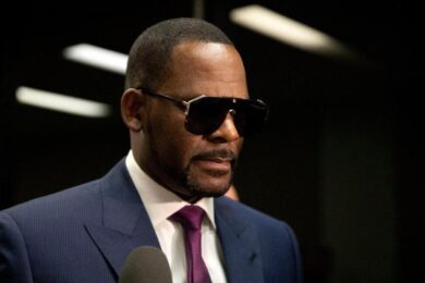 Usa, abusi e sfruttamento sessuale: R. Kelly condannato a 30 anni di carcere