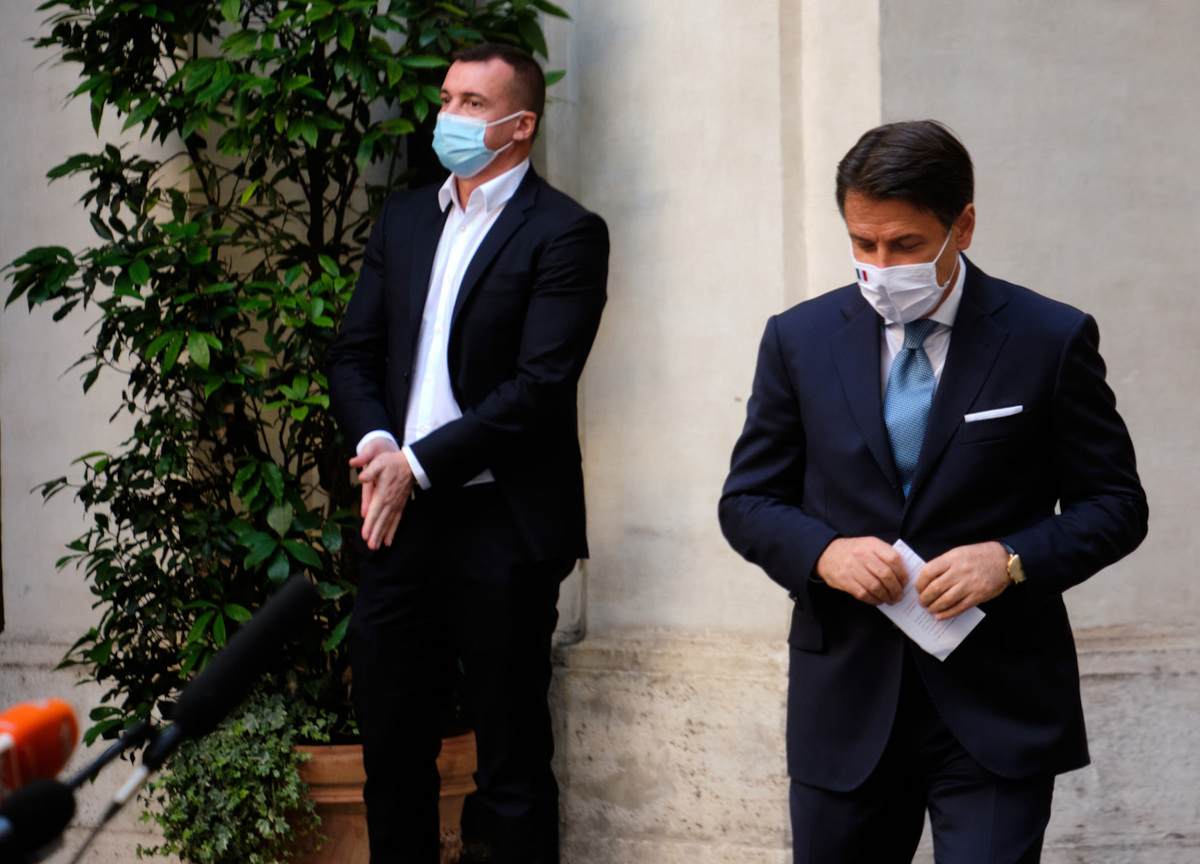 M5s, Casalino e la nota d’addio al governo nel sushi bar. “Zitto, ti sentono”