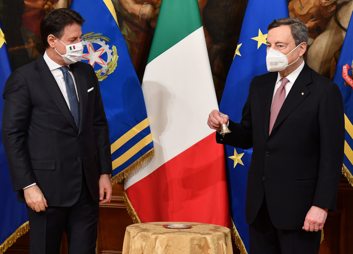 Draghi: “Il governo l’ho fatto con Grillo”. Ira di Conte, M5s verso l’uscita
