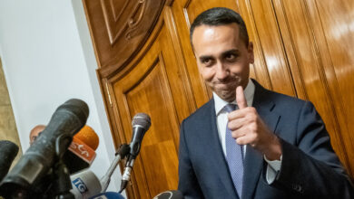 Conte, il suo nuovo libro fa scatenare Di Maio: “Si dice vittima, ma…”. Parte la “rissa”, che cos’ha detto