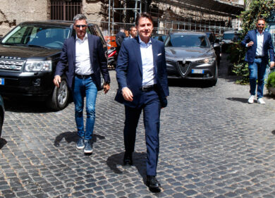 Draghi: “Il governo l’ho fatto con Grillo”. Ira di Conte, M5s verso l’uscita